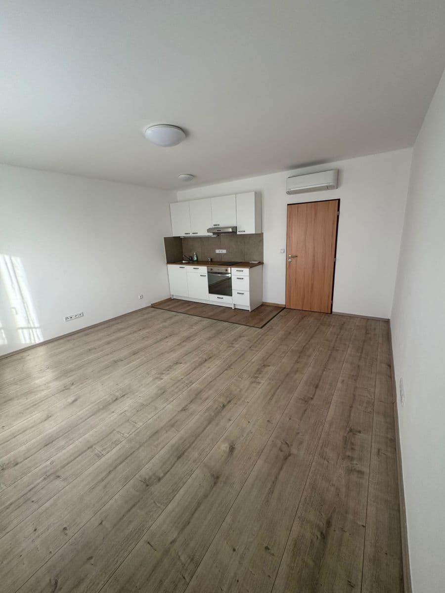 Pronájem bytu 2+kk 55 m², Nad Krocínkou, Praha, Praha Pronájem bytu 2+kk 55 m², Nad Krocínkou, Praha, Praha