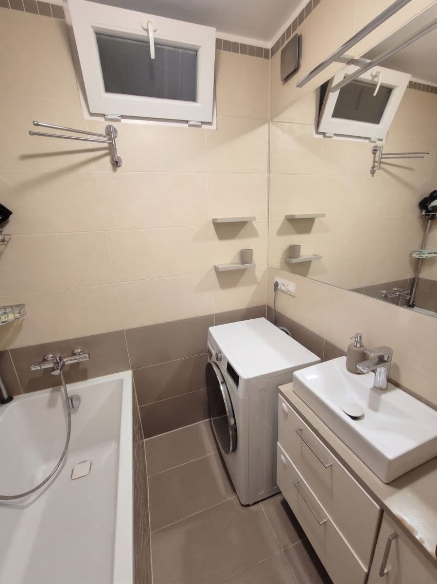 Prodej bytu 3+kk 66 m², Smetanovo nábřeží, Hradec Králové, Královéhradecký kraj Prodej bytu 3+kk 66 m², Smetanovo nábřeží, Hradec Králové, Královéhradecký kraj