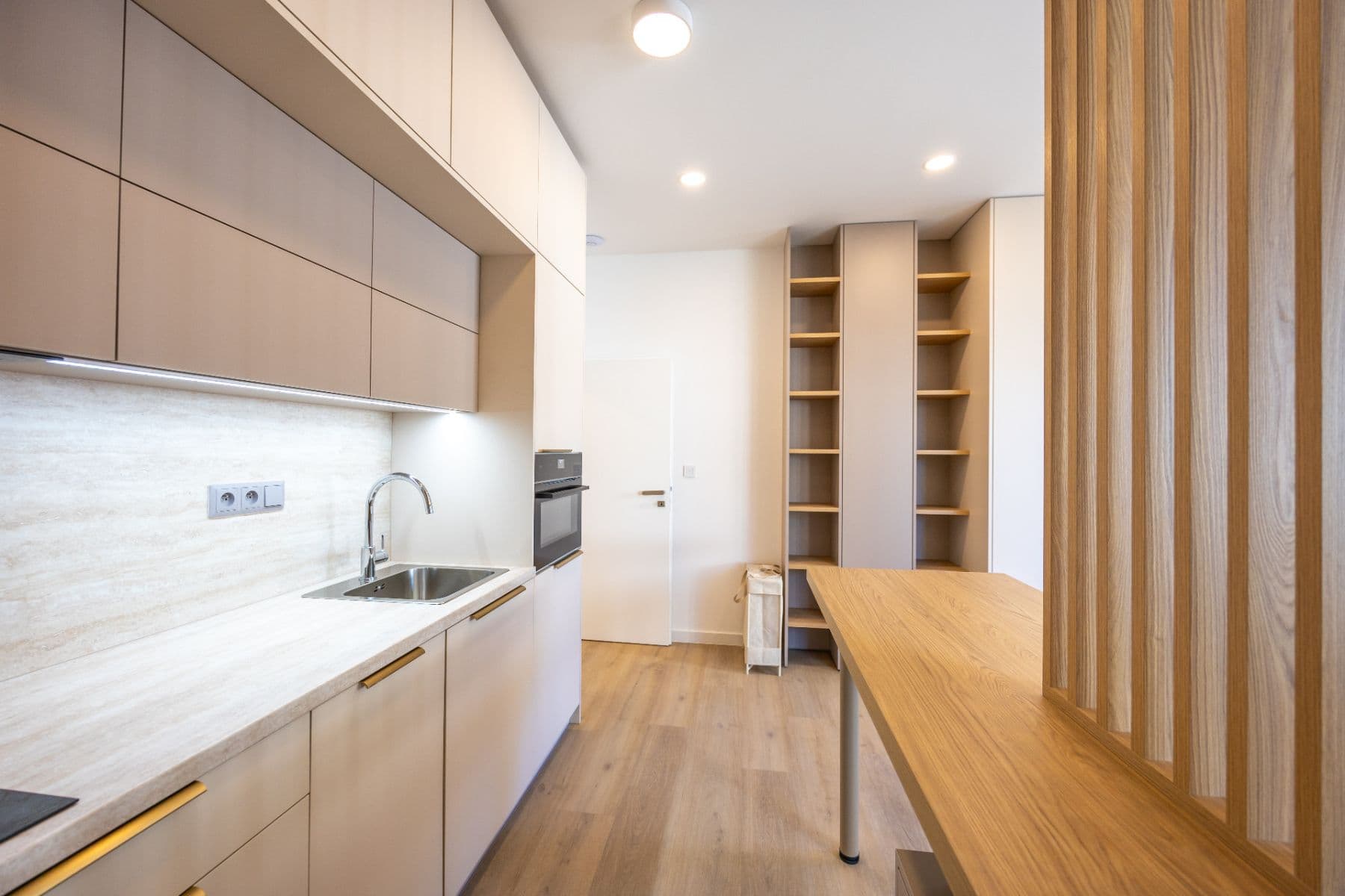 Pronájem bytu 1+kk 28 m², Na Vrchu, Praha, Praha Pronájem bytu 1+kk 28 m², Na Vrchu, Praha, Praha