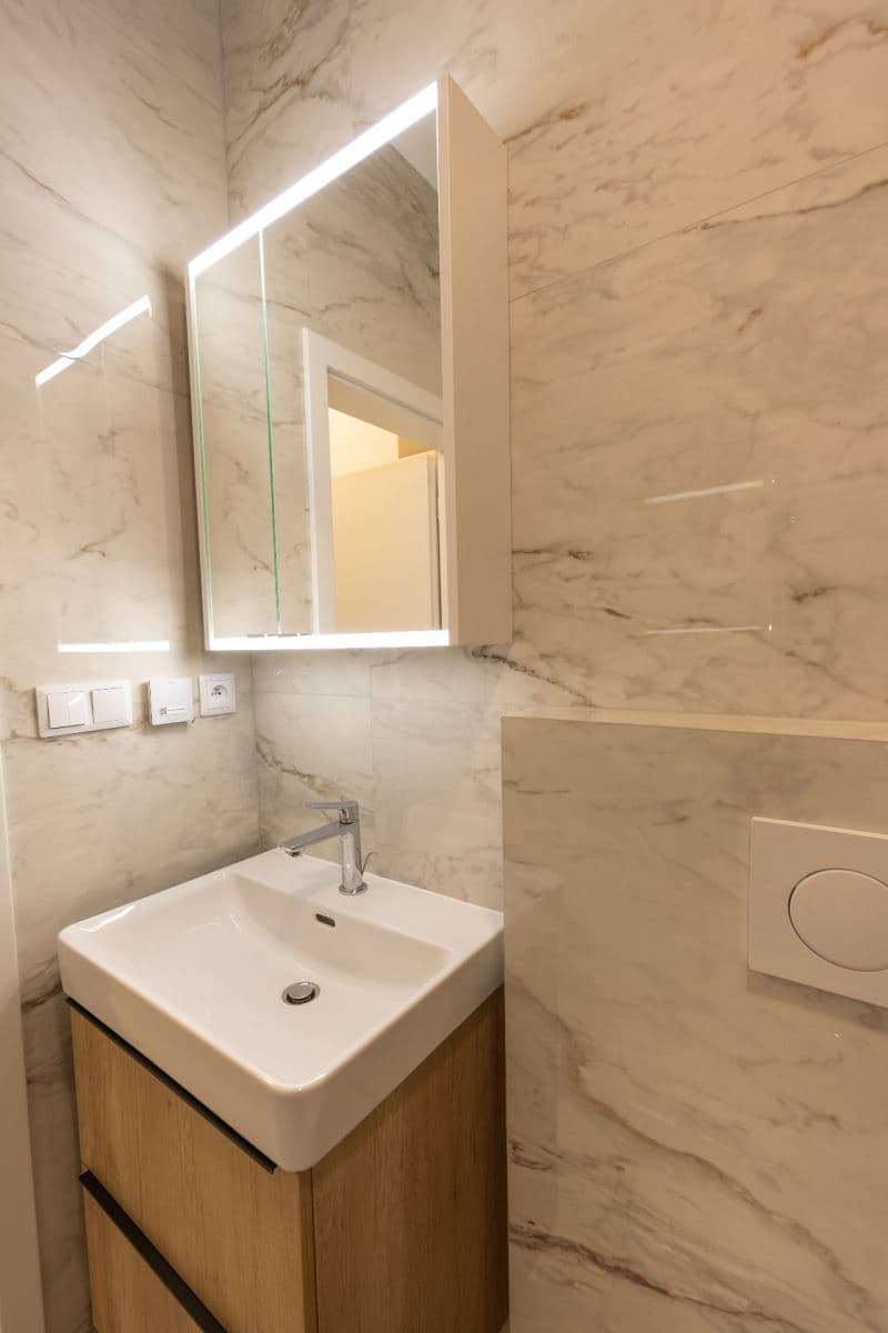 Pronájem bytu 1+kk 28 m², Na Vrchu, Praha, Praha Pronájem bytu 1+kk 28 m², Na Vrchu, Praha, Praha