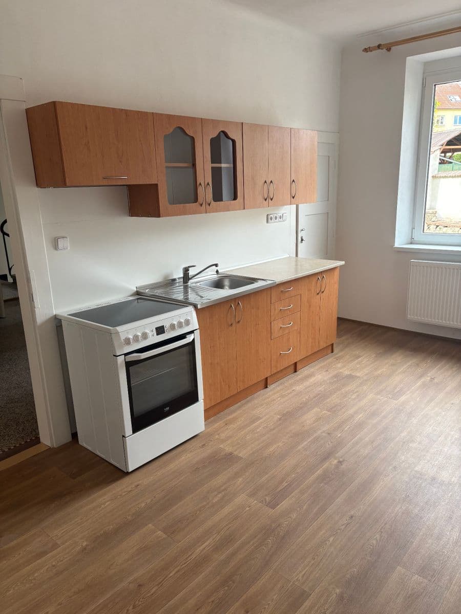 Pronájem bytu 2+1 78 m², Nádražní, Pelhřimov, Kraj Vysočina Pronájem bytu 2+1 78 m², Nádražní, Pelhřimov, Kraj Vysočina