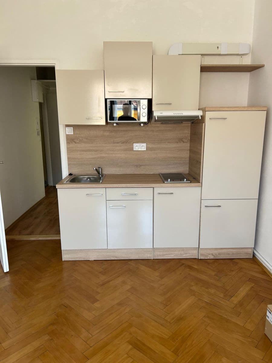 Pronájem bytu 1+kk 22 m², Žitomírská, Praha, Praha Pronájem bytu 1+kk 22 m², Žitomírská, Praha, Praha