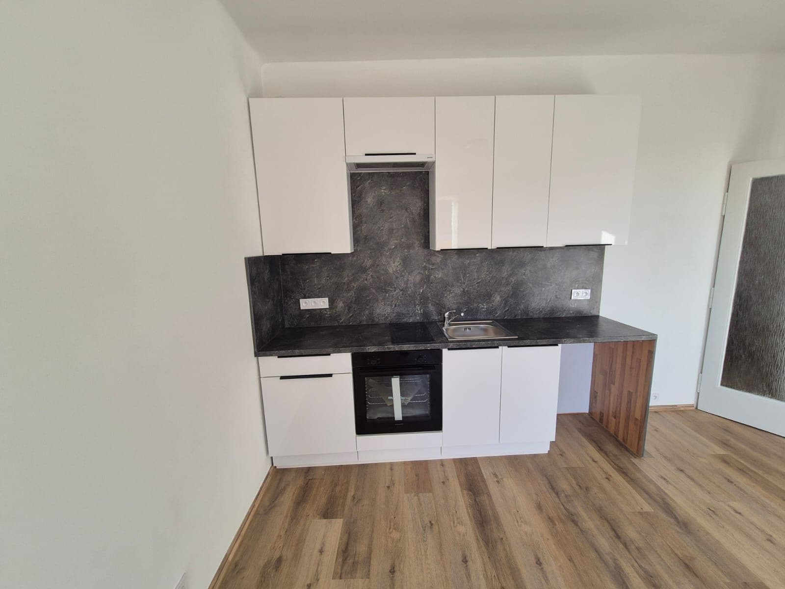Pronájem bytu 1+kk 32 m², Žitomírská, Praha, Praha Pronájem bytu 1+kk 32 m², Žitomírská, Praha, Praha