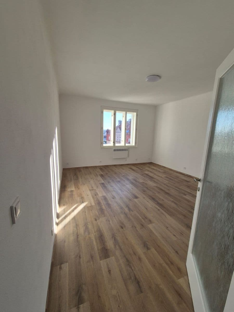 Pronájem bytu 1+kk 32 m², Žitomírská, Praha, Praha Pronájem bytu 1+kk 32 m², Žitomírská, Praha, Praha