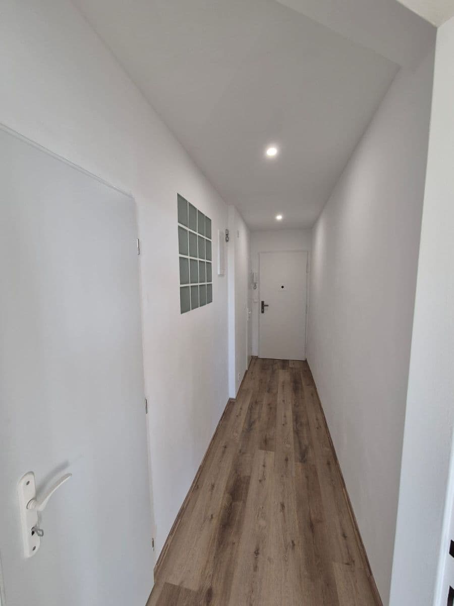 Pronájem bytu 1+kk 32 m², Žitomírská, Praha, Praha Pronájem bytu 1+kk 32 m², Žitomírská, Praha, Praha