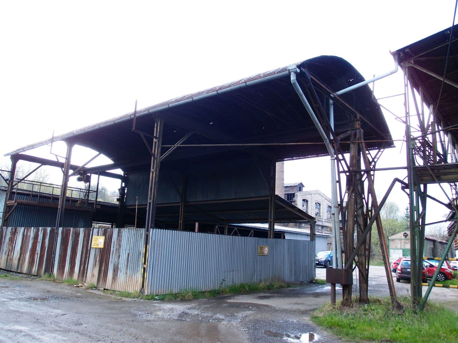Prodej nebytového prostoru 1.179 m², Tovární, Králův Dvůr, Středočeský kraj Prodej nebytového prostoru 1.179 m², Tovární, Králův Dvůr, Středočeský kraj