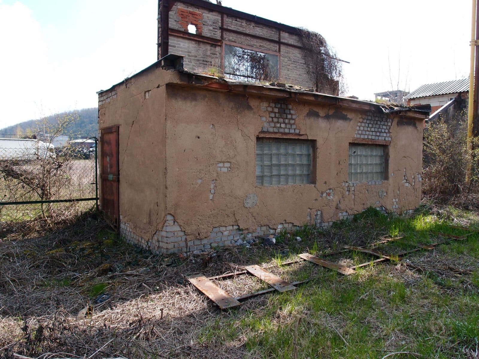 Prodej nebytového prostoru 1.179 m², Tovární, Králův Dvůr, Středočeský kraj Prodej nebytového prostoru 1.179 m², Tovární, Králův Dvůr, Středočeský kraj