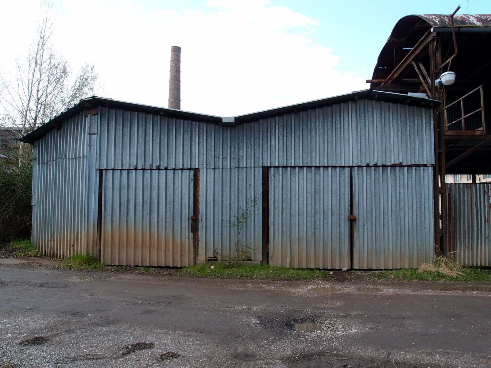 Prodej nebytového prostoru 1.179 m², Tovární, Králův Dvůr, Středočeský kraj Prodej nebytového prostoru 1.179 m², Tovární, Králův Dvůr, Středočeský kraj