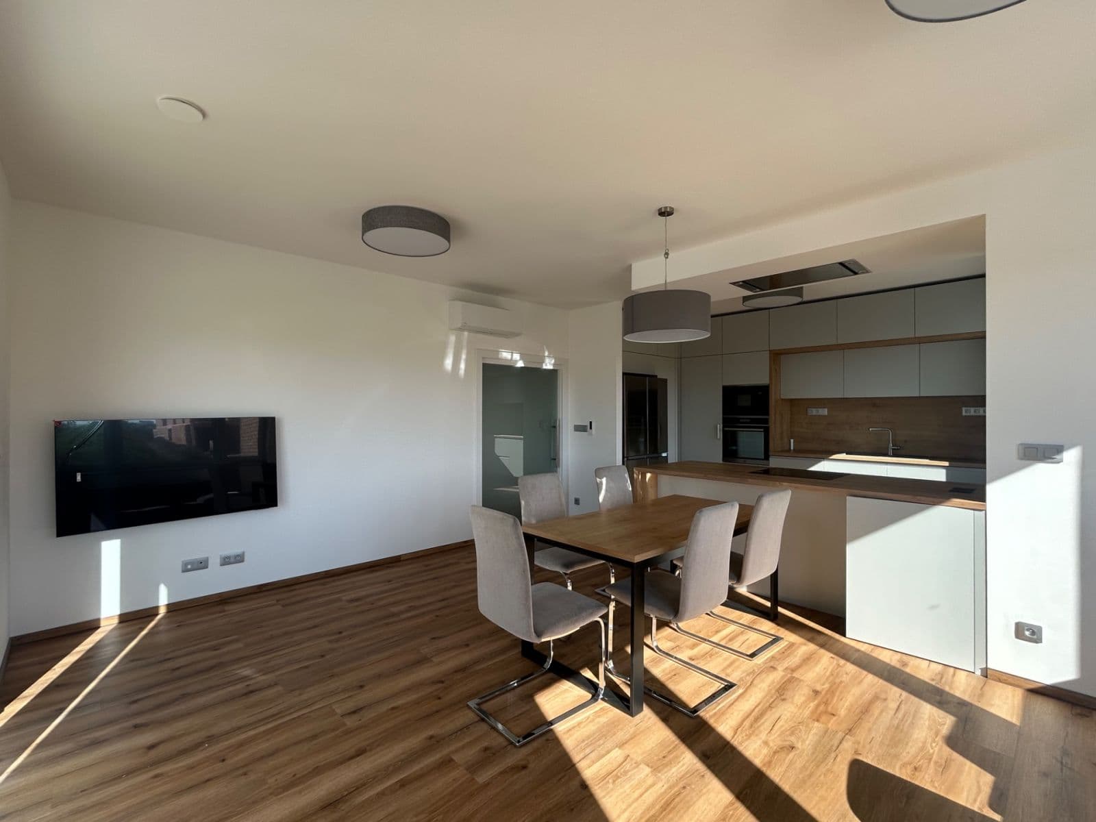Pronájem bytu 4+kk 102 m², Libuše Šafránkové, Šlapanice, Jihomoravský kraj Pronájem bytu 4+kk 102 m², Libuše Šafránkové, Šlapanice, Jihomoravský kraj
