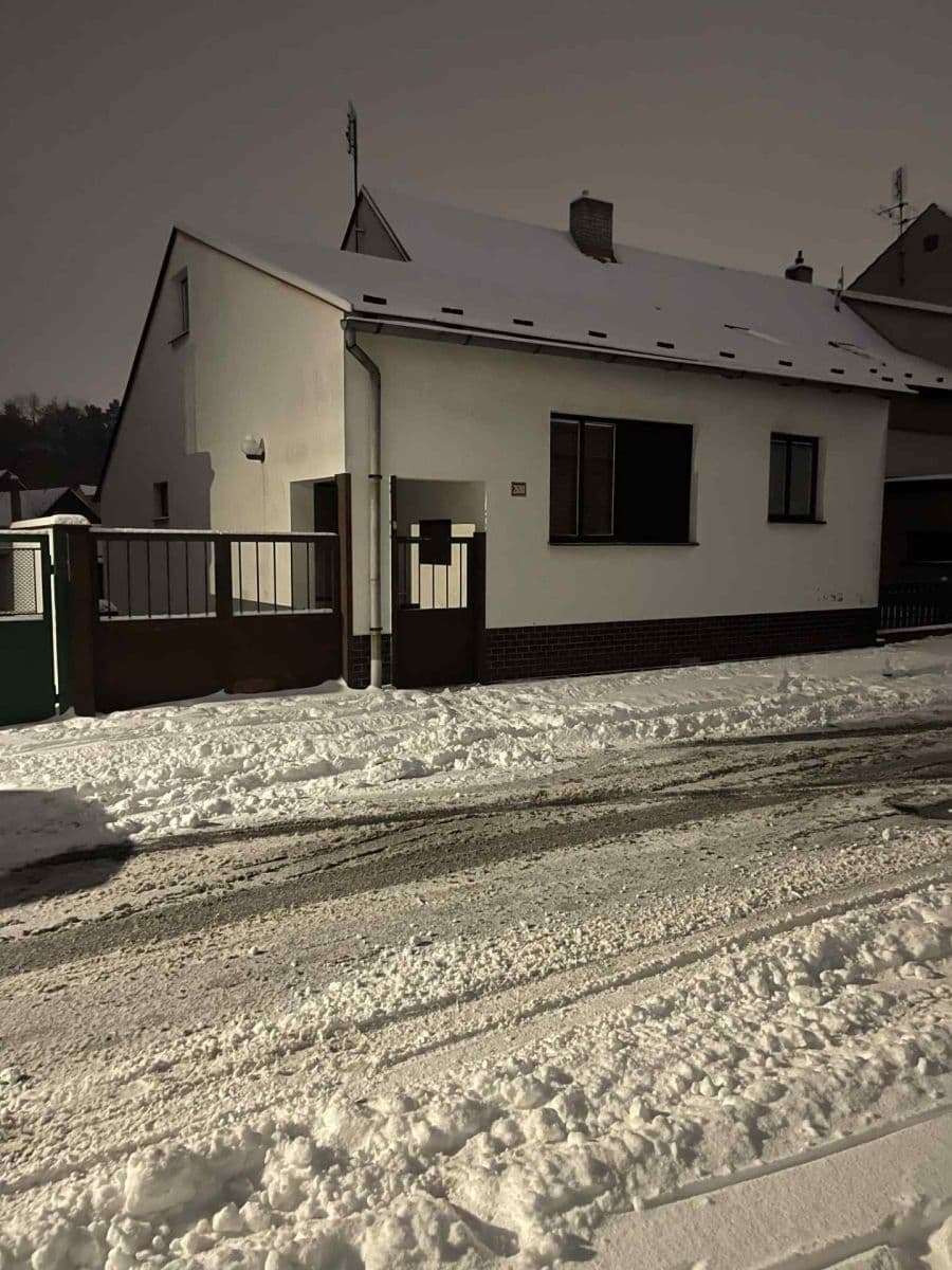 Pronájem domu 100 m², pozemek 300 m², V. Paiskra, Kladno, Středočeský kraj Pronájem domu 100 m², pozemek 300 m², V. Paiskra, Kladno, Středočeský kraj