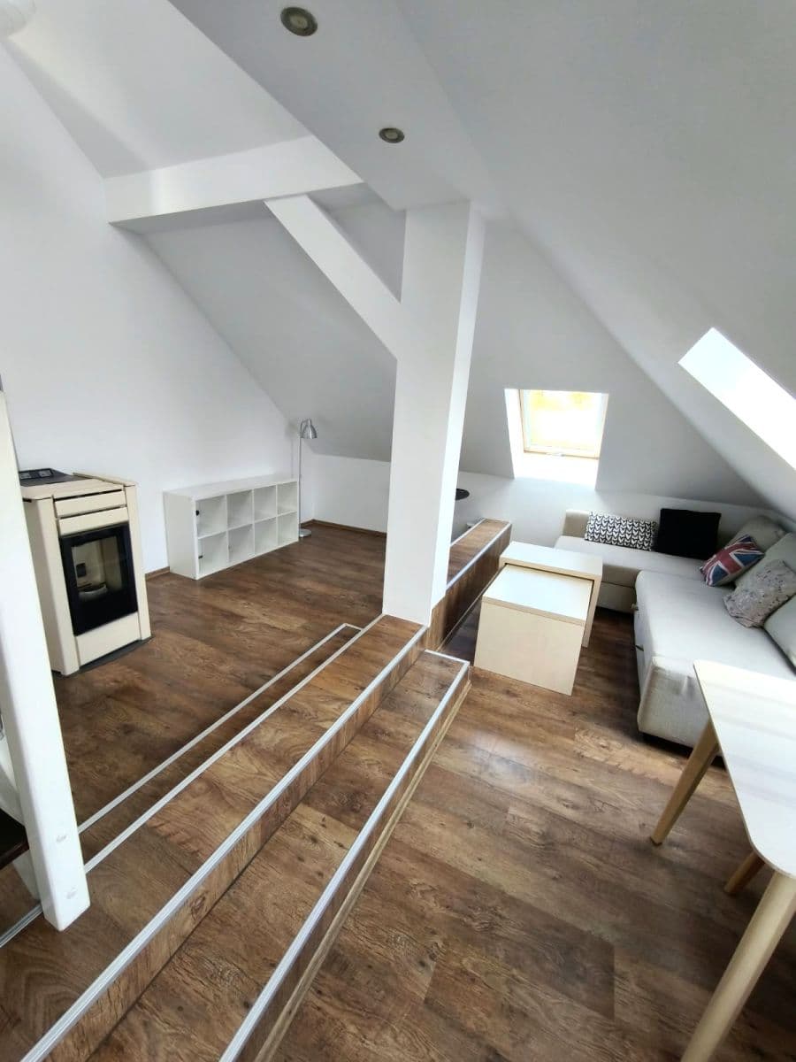 Pronájem bytu 2+1 46 m², Račianska, Nové Mesto, Bratislavský kraj Pronájem bytu 2+1 46 m², Račianska, Nové Mesto, Bratislavský kraj