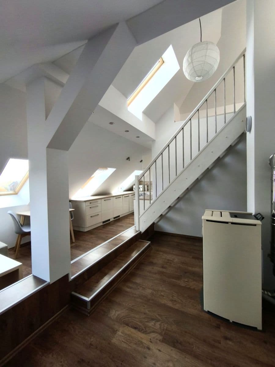 Pronájem bytu 2+1 46 m², Račianska, Nové Mesto, Bratislavský kraj Pronájem bytu 2+1 46 m², Račianska, Nové Mesto, Bratislavský kraj