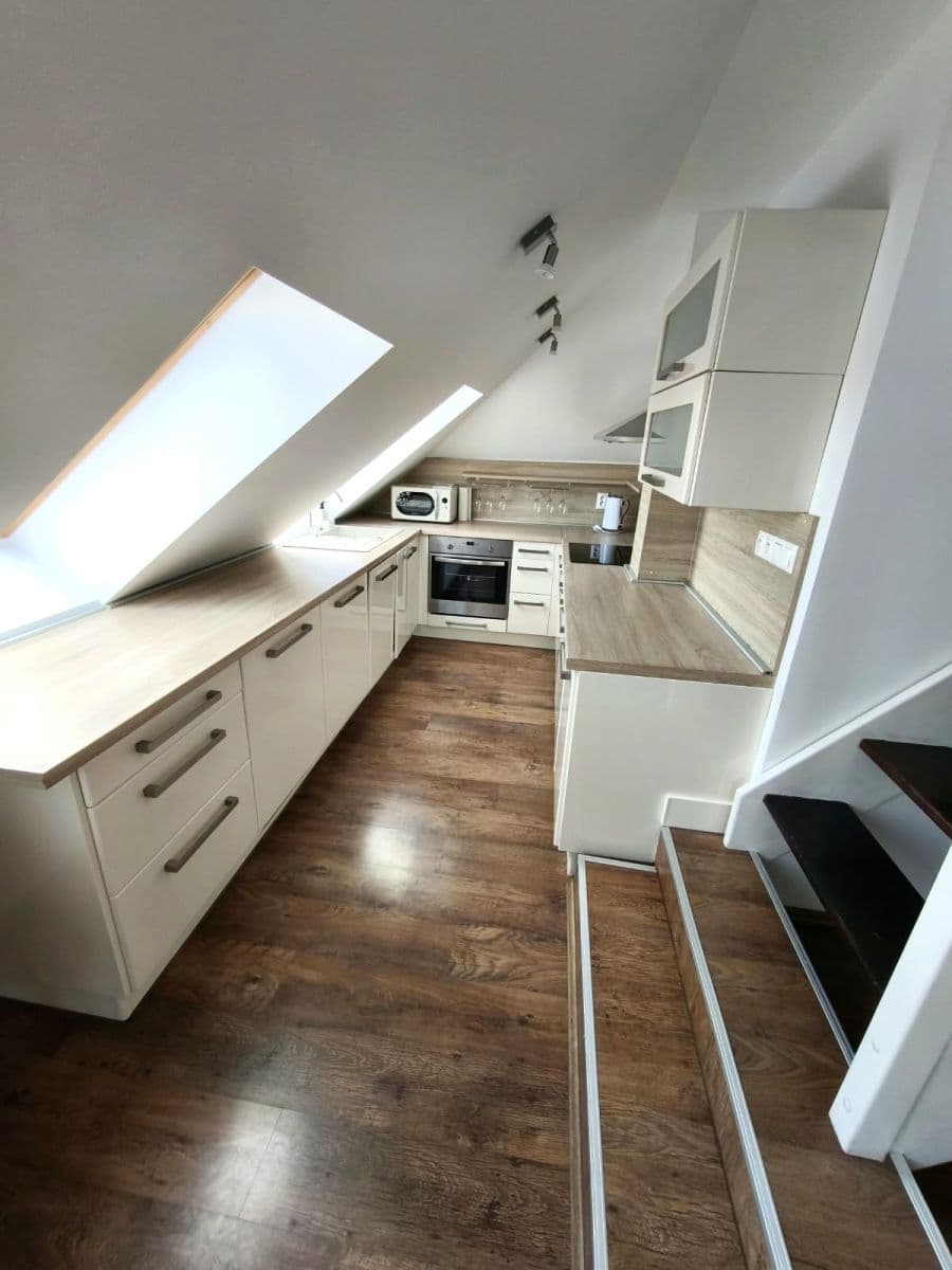 Pronájem bytu 2+1 46 m², Račianska, Nové Mesto, Bratislavský kraj Pronájem bytu 2+1 46 m², Račianska, Nové Mesto, Bratislavský kraj