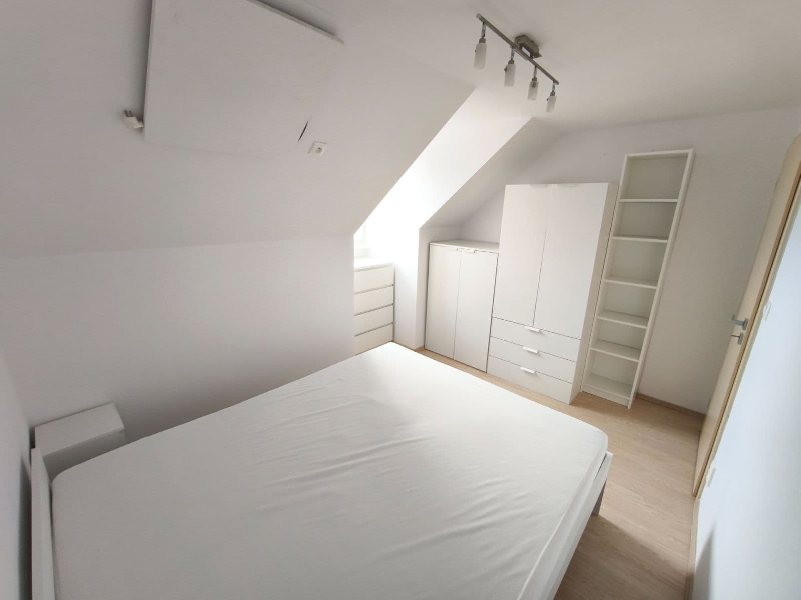 Pronájem bytu 2+1 46 m², Račianska, Nové Mesto, Bratislavský kraj Pronájem bytu 2+1 46 m², Račianska, Nové Mesto, Bratislavský kraj