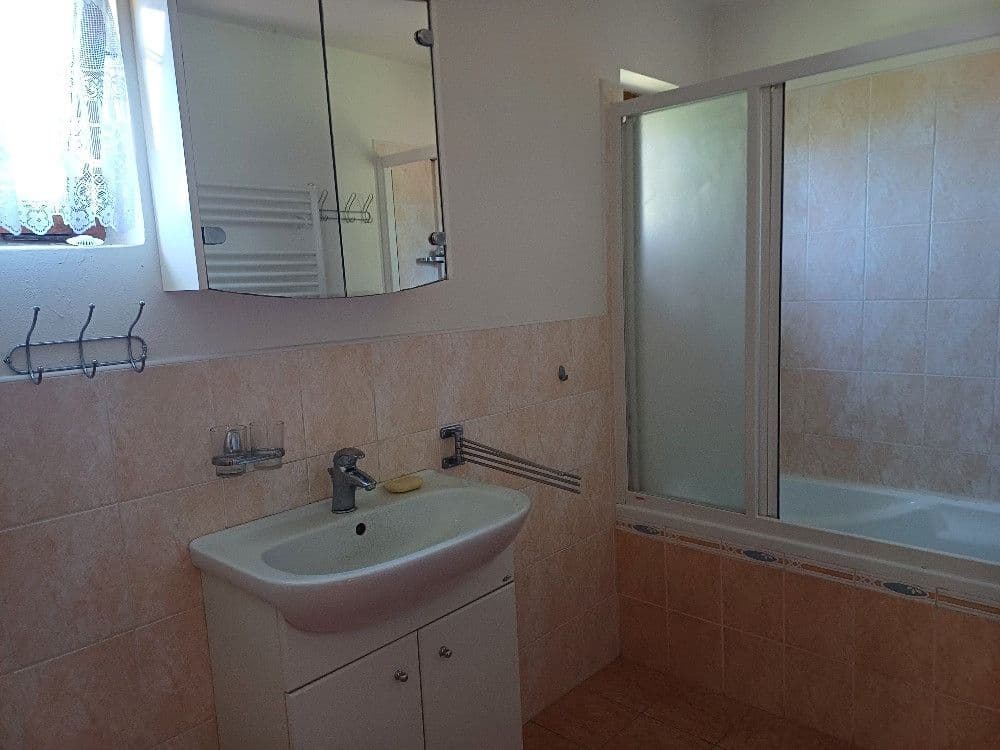 Pronájem domu 93 m², pozemek 900 m², K Lomu, Dobřichovice, Středočeský kraj Pronájem domu 93 m², pozemek 900 m², K Lomu, Dobřichovice, Středočeský kraj