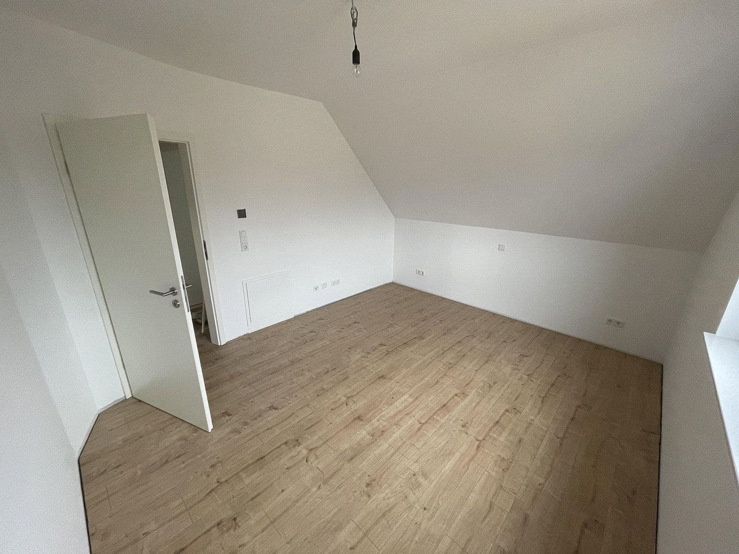 Pronájem domu 134 m², pozemek 361 m², Langfeldstraße 11a, Neunkirchen am Brand, Bavorsko Pronájem domu 134 m², pozemek 361 m², Langfeldstraße 11a, Neunkirchen am Brand, Bavorsko