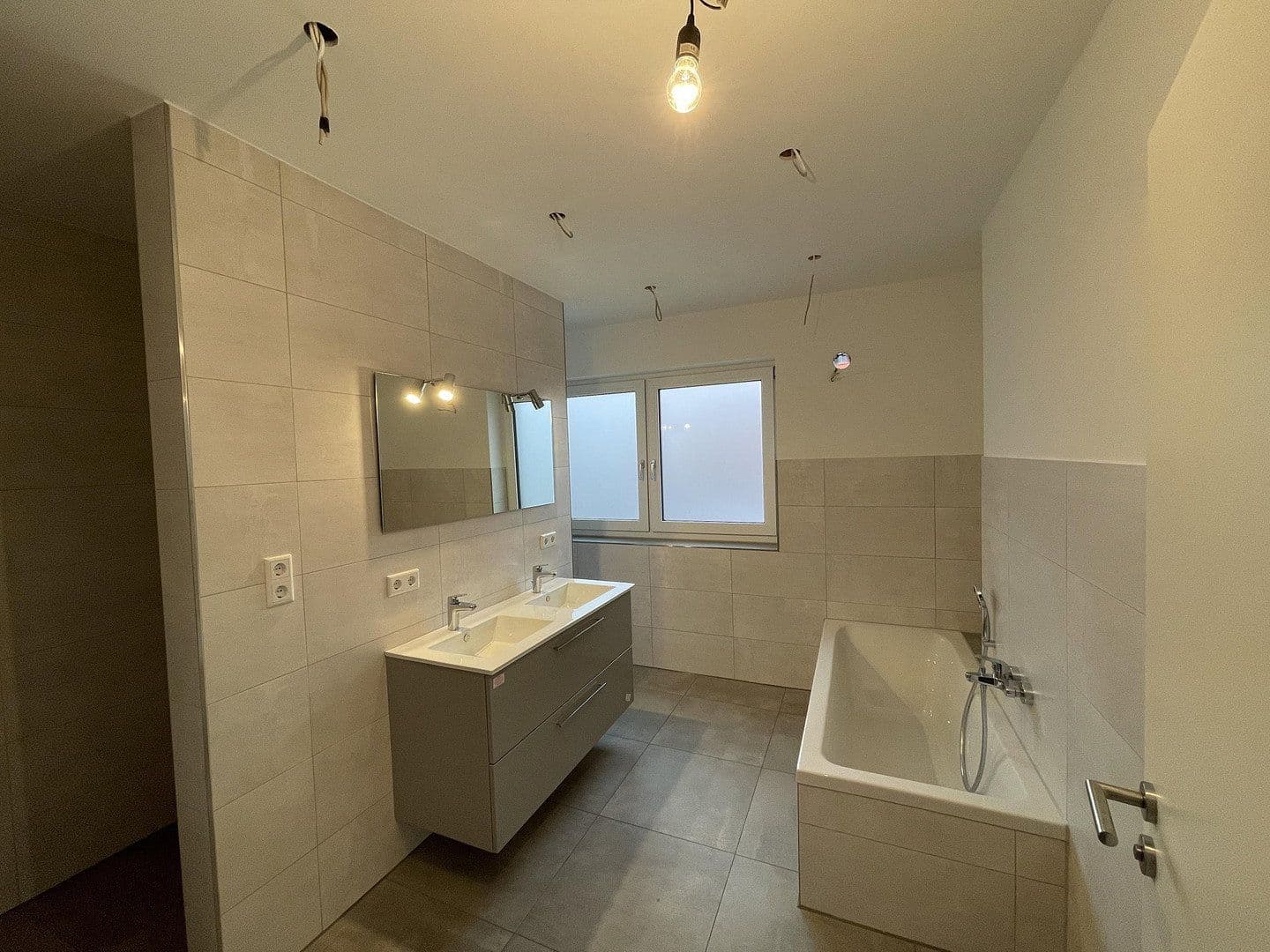 Pronájem domu 134 m², pozemek 361 m², Langfeldstraße 11a, Neunkirchen am Brand, Bavorsko Pronájem domu 134 m², pozemek 361 m², Langfeldstraße 11a, Neunkirchen am Brand, Bavorsko