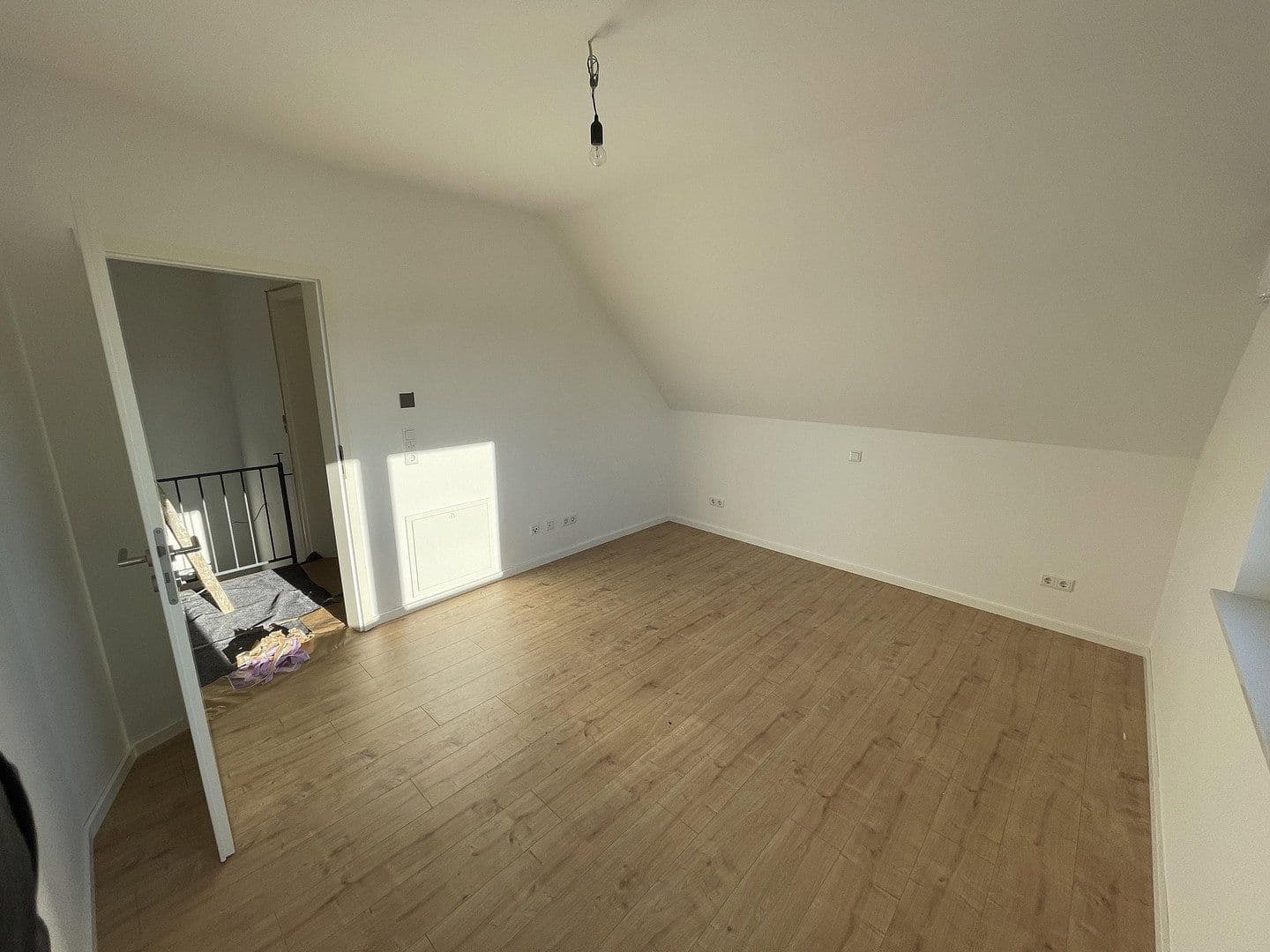 Pronájem domu 134 m², pozemek 361 m², Langfeldstraße 11a, Neunkirchen am Brand, Bavorsko Pronájem domu 134 m², pozemek 361 m², Langfeldstraße 11a, Neunkirchen am Brand, Bavorsko