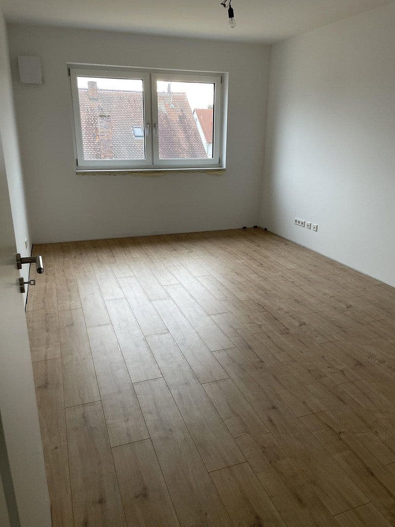 Pronájem domu 134 m², pozemek 361 m², Langfeldstraße 11a, Neunkirchen am Brand, Bavorsko Pronájem domu 134 m², pozemek 361 m², Langfeldstraße 11a, Neunkirchen am Brand, Bavorsko