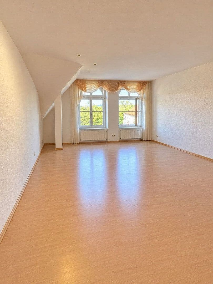 Pronájem bytu 3+1 79 m², Hoffmannstraße 30, Chemnitz, Sasko Pronájem bytu 3+1 79 m², Hoffmannstraße 30, Chemnitz, Sasko
