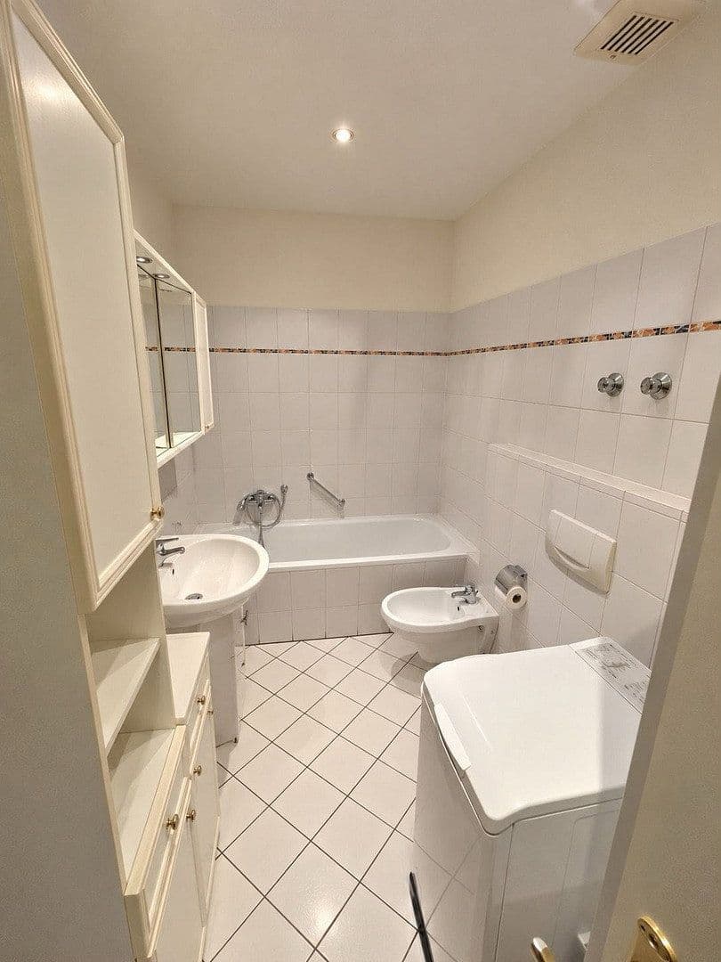Pronájem bytu 3+1 79 m², Hoffmannstraße 30, Chemnitz, Sasko Pronájem bytu 3+1 79 m², Hoffmannstraße 30, Chemnitz, Sasko