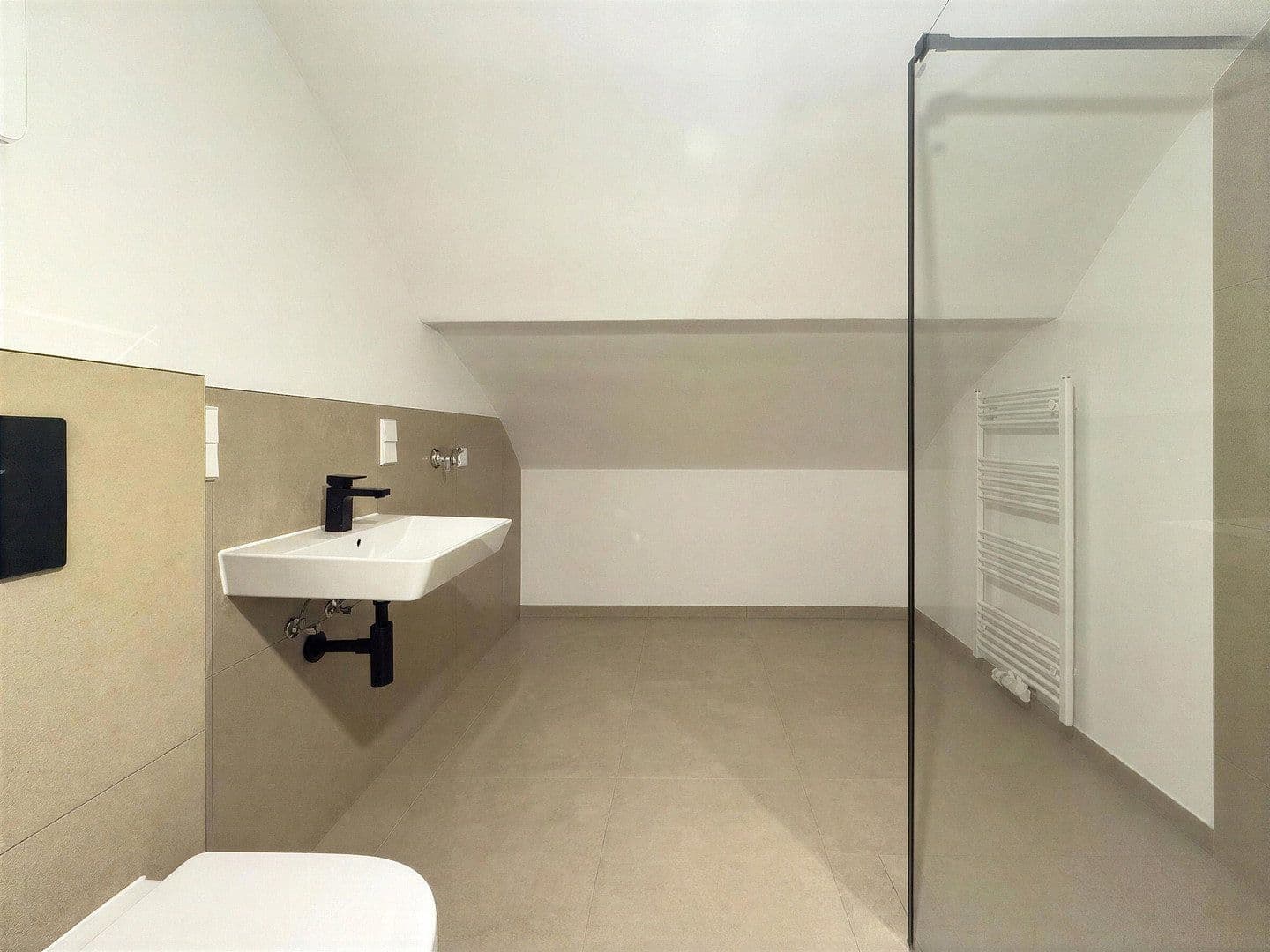 Prodej bytu 4+1 138 m², Rönnestraße 4, Berlin, Berlín Prodej bytu 4+1 138 m², Rönnestraße 4, Berlin, Berlín