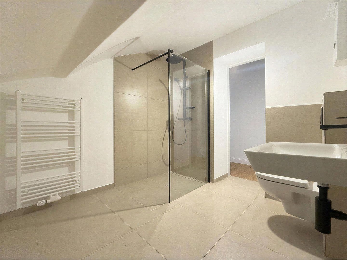 Prodej bytu 4+1 138 m², Rönnestraße 4, Berlin, Berlín Prodej bytu 4+1 138 m², Rönnestraße 4, Berlin, Berlín