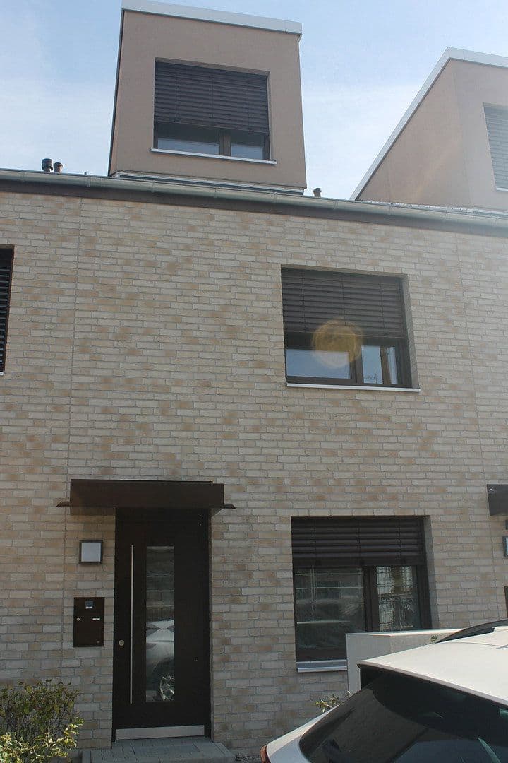 Pronájem domu 128 m², pozemek 180 m², Isernhagen, Dolní Sasko Pronájem domu 128 m², pozemek 180 m², Isernhagen, Dolní Sasko
