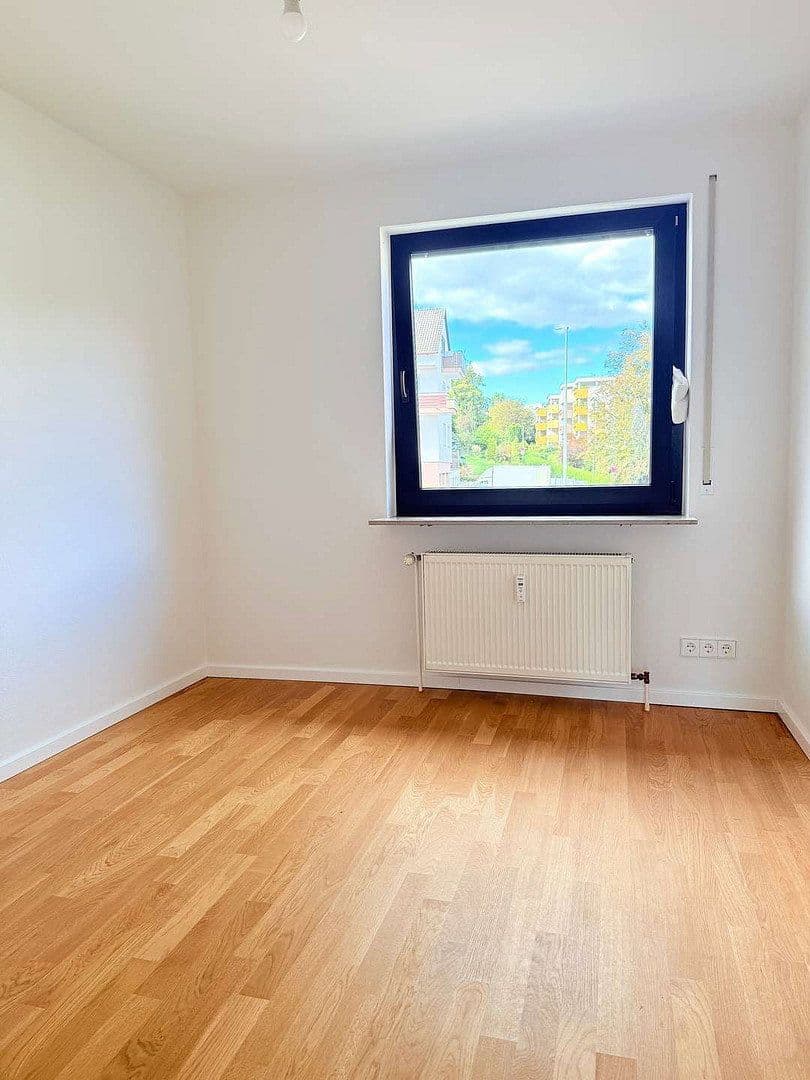 Pronájem bytu 3+1 71 m², Esslingen am Neckar, Bádensko-Württembersko Pronájem bytu 3+1 71 m², Esslingen am Neckar, Bádensko-Württembersko