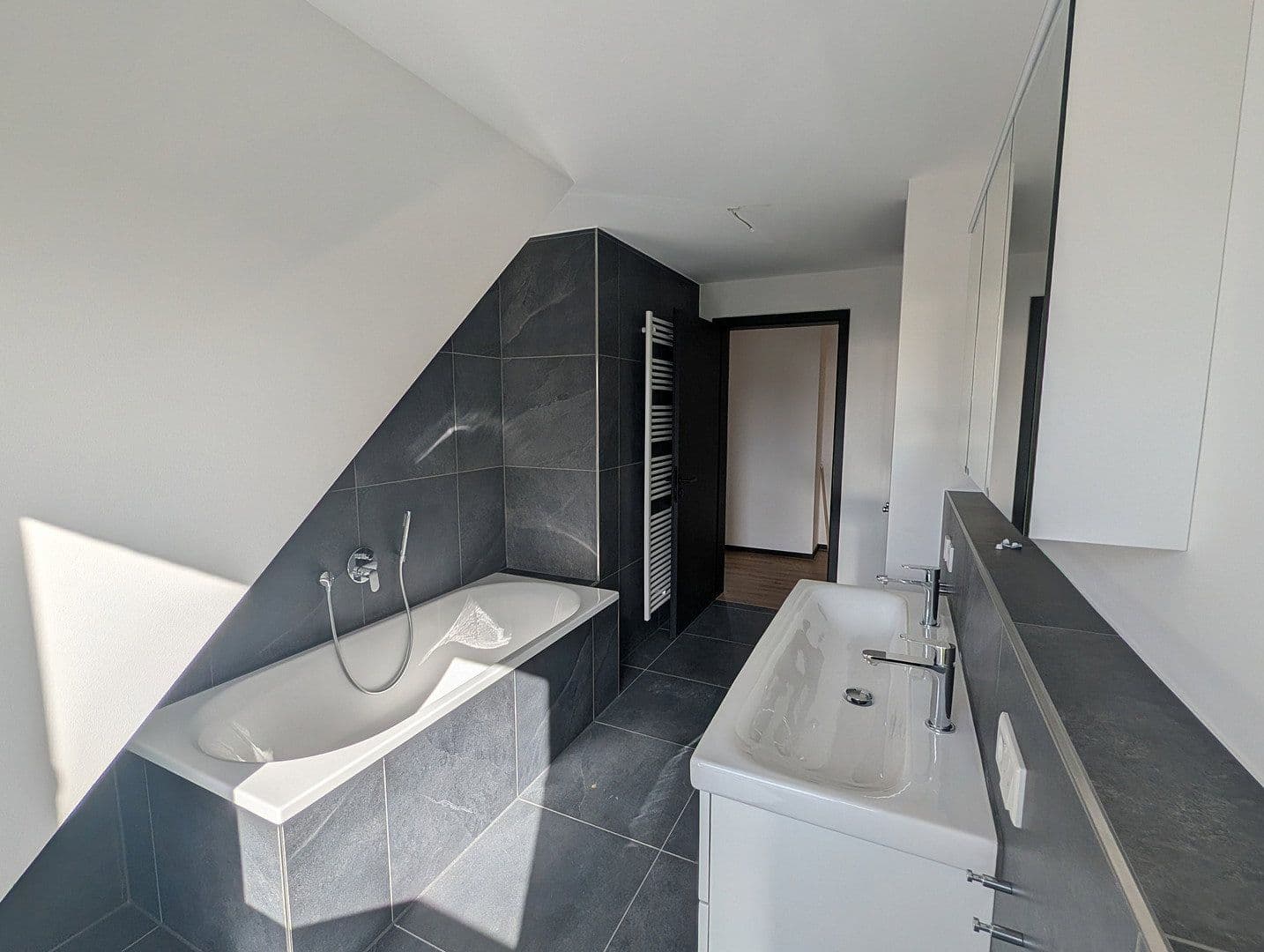 Pronájem bytu 4+1 108 m², Lehmgrubenweg 12, Erlangen, Bavorsko Pronájem bytu 4+1 108 m², Lehmgrubenweg 12, Erlangen, Bavorsko