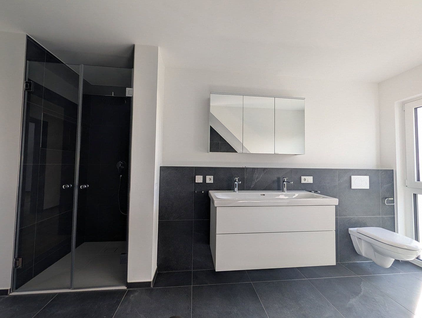 Pronájem bytu 4+1 108 m², Lehmgrubenweg 12, Erlangen, Bavorsko Pronájem bytu 4+1 108 m², Lehmgrubenweg 12, Erlangen, Bavorsko