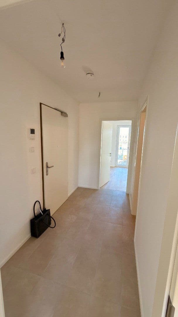 Pronájem bytu 2+1 48 m², Lilli-Kurowski-Str. 9, München, Bavorsko Pronájem bytu 2+1 48 m², Lilli-Kurowski-Str. 9, München, Bavorsko