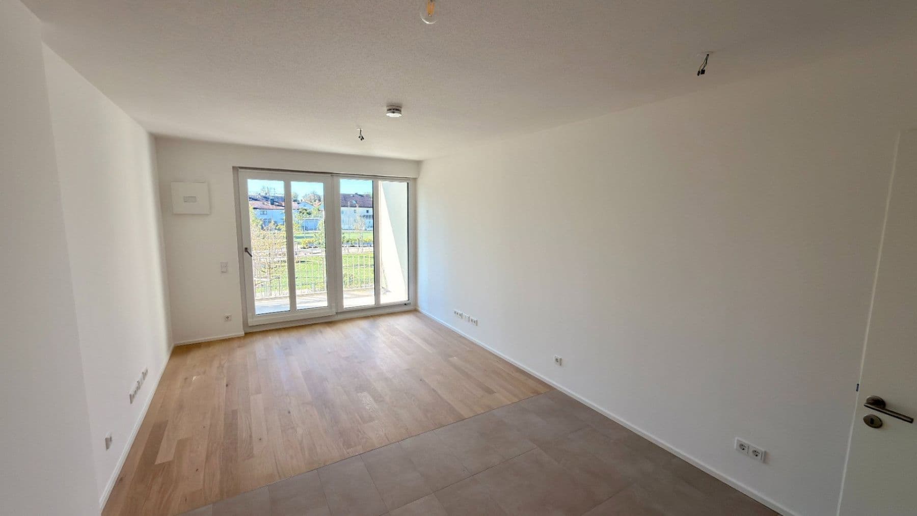 Pronájem bytu 2+1 48 m², Lilli-Kurowski-Str. 9, München, Bavorsko Pronájem bytu 2+1 48 m², Lilli-Kurowski-Str. 9, München, Bavorsko