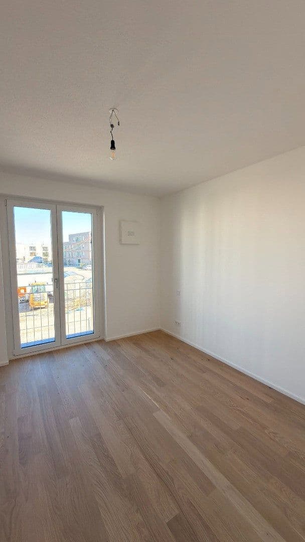 Pronájem bytu 2+1 48 m², Lilli-Kurowski-Str. 9, München, Bavorsko Pronájem bytu 2+1 48 m², Lilli-Kurowski-Str. 9, München, Bavorsko