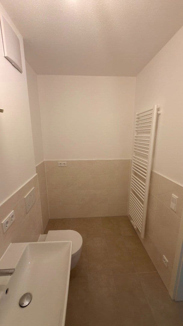 Pronájem bytu 2+1 48 m², Lilli-Kurowski-Str. 9, München, Bavorsko Pronájem bytu 2+1 48 m², Lilli-Kurowski-Str. 9, München, Bavorsko