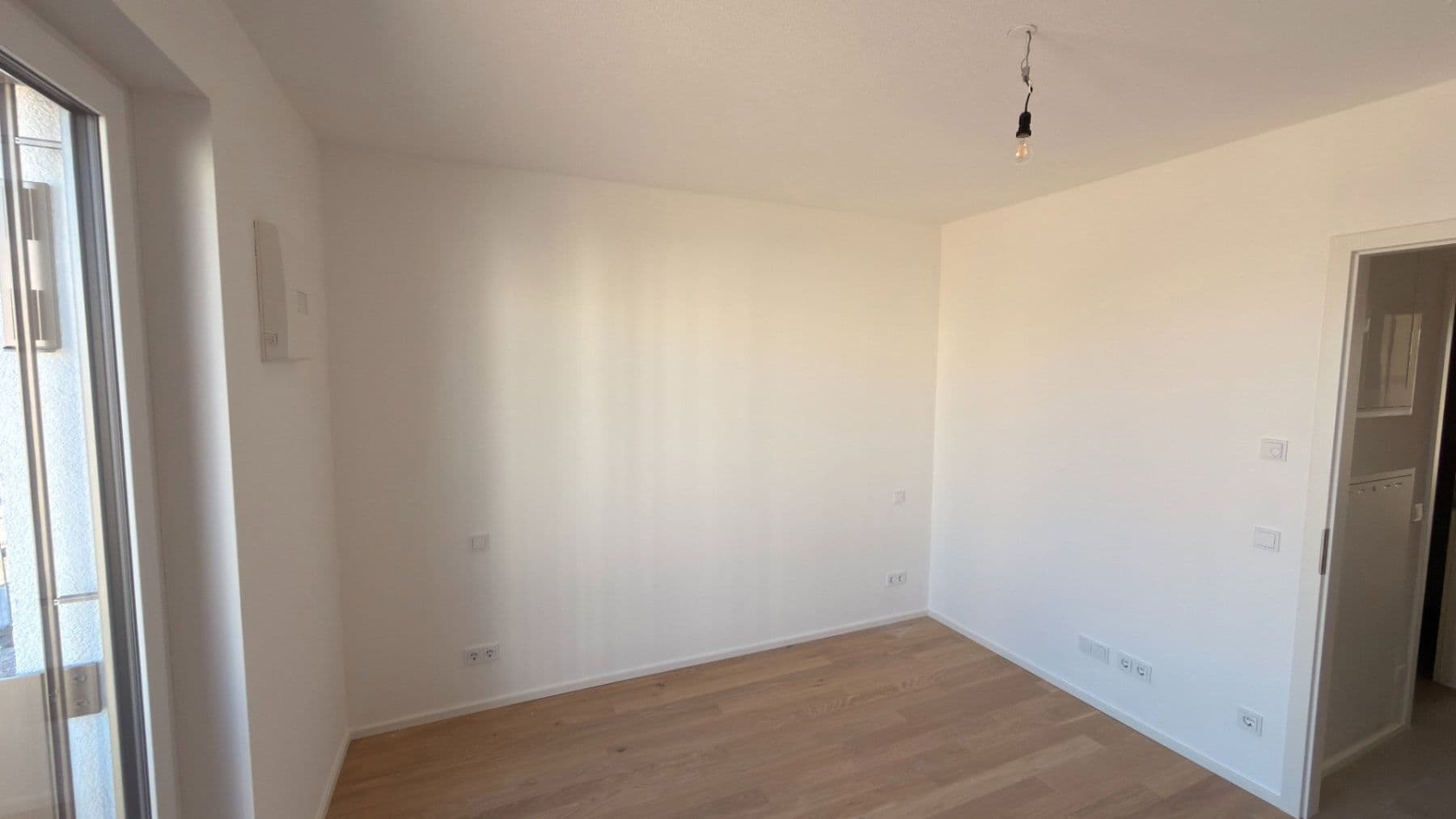 Pronájem bytu 2+1 48 m², Lilli-Kurowski-Str. 9, München, Bavorsko Pronájem bytu 2+1 48 m², Lilli-Kurowski-Str. 9, München, Bavorsko