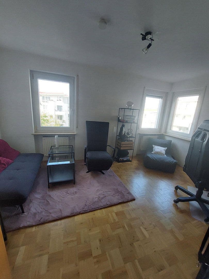 Pronájem bytu 3+1 80 m², Walter-Gropius-Str. 1, Reutlingen, Bádensko-Württembersko Pronájem bytu 3+1 80 m², Walter-Gropius-Str. 1, Reutlingen, Bádensko-Württembersko