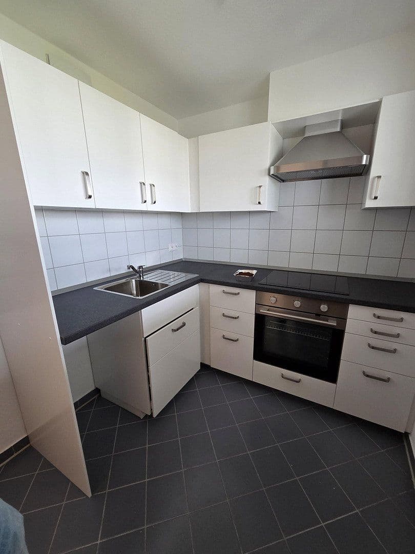 Pronájem bytu 2+1 60 m², Walter-Gropius-Str. 1, Reutlingen, Bádensko-Württembersko Pronájem bytu 2+1 60 m², Walter-Gropius-Str. 1, Reutlingen, Bádensko-Württembersko