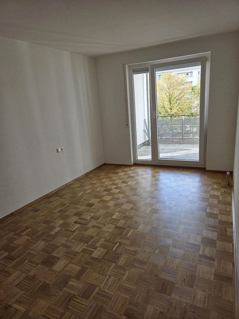 Pronájem bytu 2+1 60 m², Walter-Gropius-Str. 1, Reutlingen, Bádensko-Württembersko Pronájem bytu 2+1 60 m², Walter-Gropius-Str. 1, Reutlingen, Bádensko-Württembersko