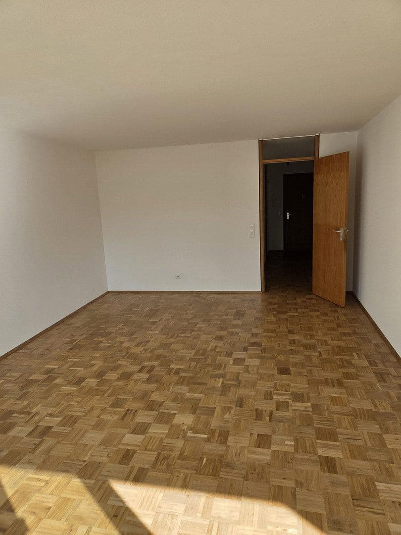 Pronájem bytu 2+1 60 m², Walter-Gropius-Str. 1, Reutlingen, Bádensko-Württembersko Pronájem bytu 2+1 60 m², Walter-Gropius-Str. 1, Reutlingen, Bádensko-Württembersko