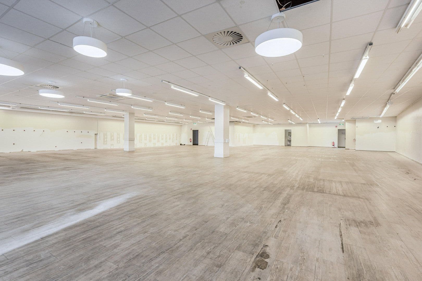 Pronájem nebytového prostoru 605 m², Hauptstraße 154, Heiligenhaus, Severní Porýní-Vestfálsko Pronájem nebytového prostoru 605 m², Hauptstraße 154, Heiligenhaus, Severní Porýní-Vestfálsko