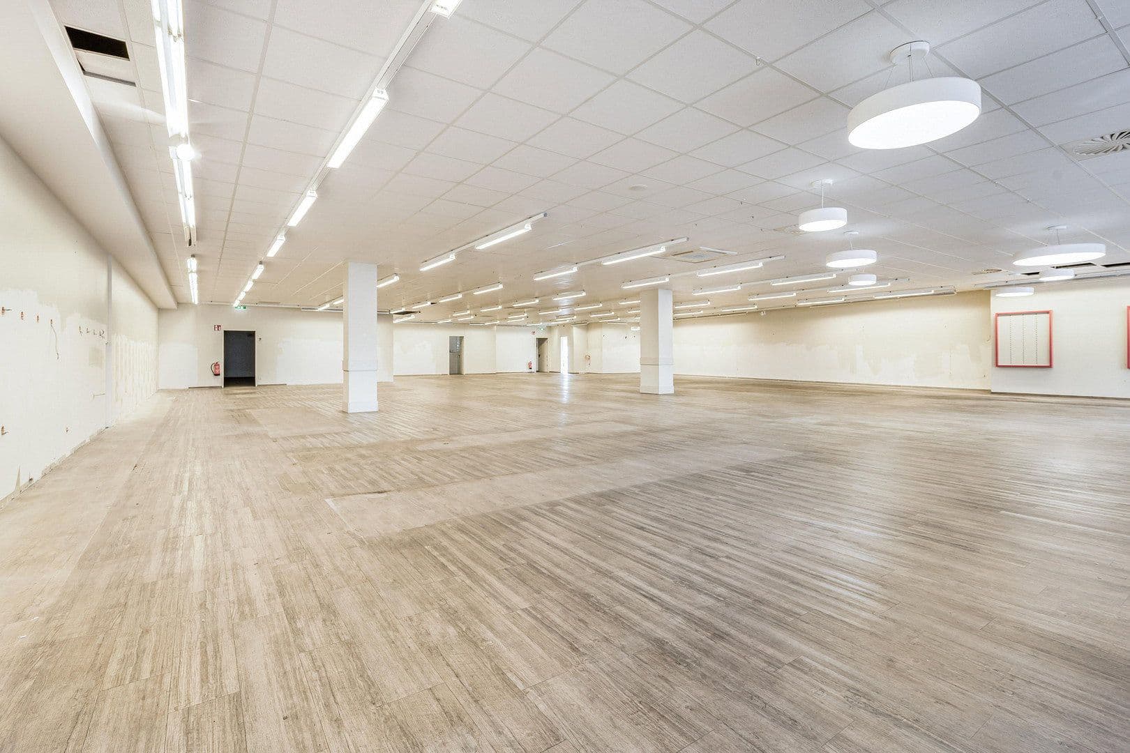 Pronájem nebytového prostoru 605 m², Hauptstraße 154, Heiligenhaus, Severní Porýní-Vestfálsko Pronájem nebytového prostoru 605 m², Hauptstraße 154, Heiligenhaus, Severní Porýní-Vestfálsko