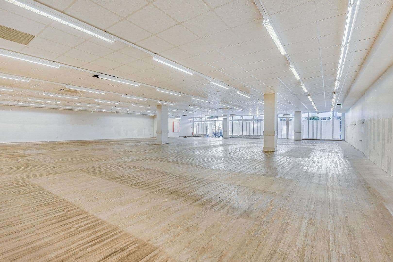 Pronájem nebytového prostoru 605 m², Hauptstraße 154, Heiligenhaus, Severní Porýní-Vestfálsko Pronájem nebytového prostoru 605 m², Hauptstraße 154, Heiligenhaus, Severní Porýní-Vestfálsko