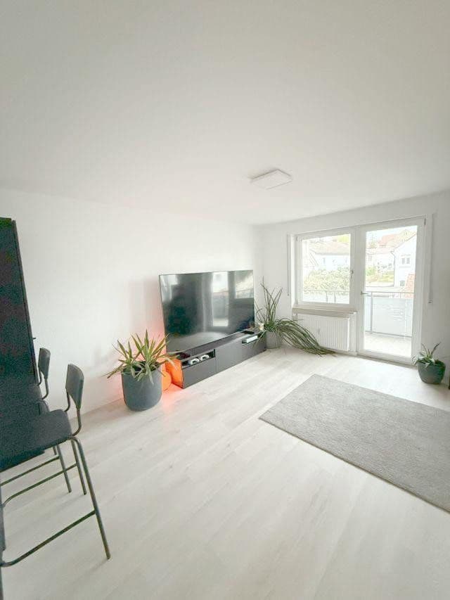 Pronájem bytu 1+1 45 m², Waldbüttelbrunn, Bavorsko Pronájem bytu 1+1 45 m², Waldbüttelbrunn, Bavorsko