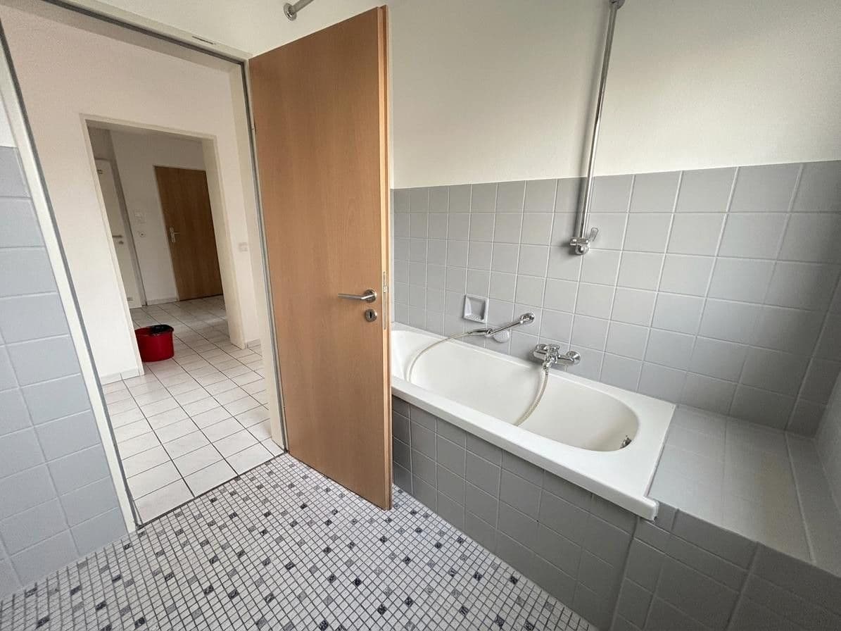 Pronájem bytu 3+1 82 m², Otto-Brenner-Straße 144, Bielefeld, Severní Porýní-Vestfálsko Pronájem bytu 3+1 82 m², Otto-Brenner-Straße 144, Bielefeld, Severní Porýní-Vestfálsko