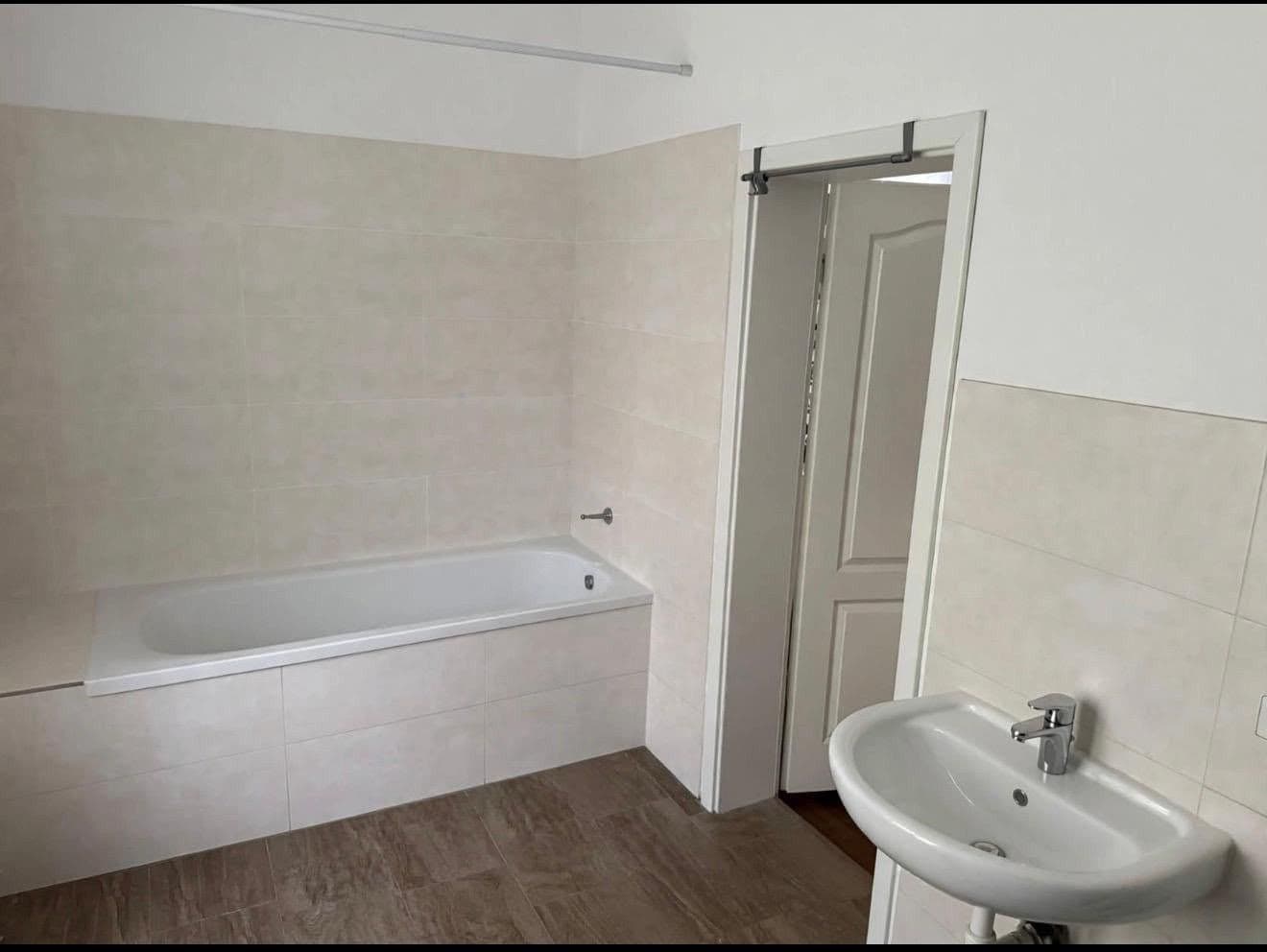 Pronájem bytu 4+1 112 m², Paul-Seydel-Str. 20, Limbach-Oberfrohna, Sasko Pronájem bytu 4+1 112 m², Paul-Seydel-Str. 20, Limbach-Oberfrohna, Sasko