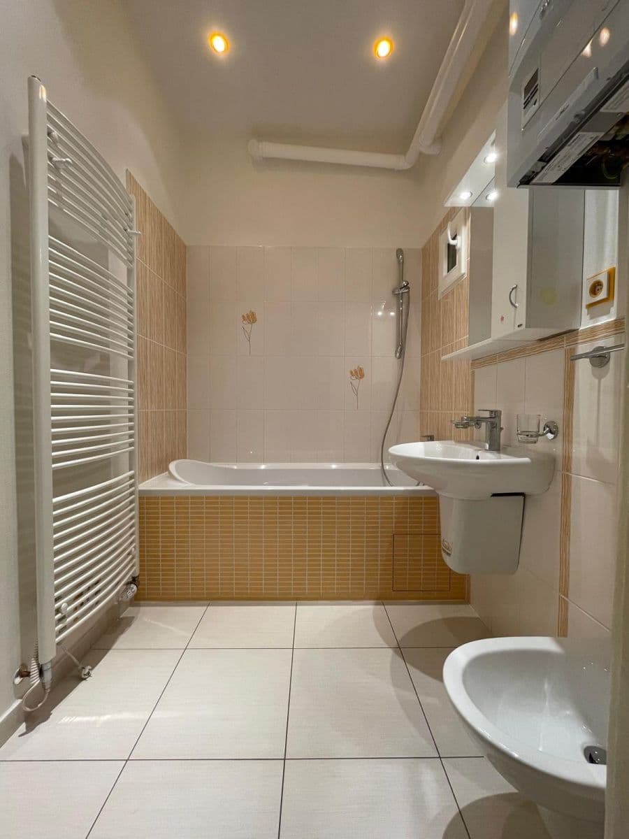 Pronájem bytu 3+1 110 m², Lucemburská, Praha, Praha Pronájem bytu 3+1 110 m², Lucemburská, Praha, Praha