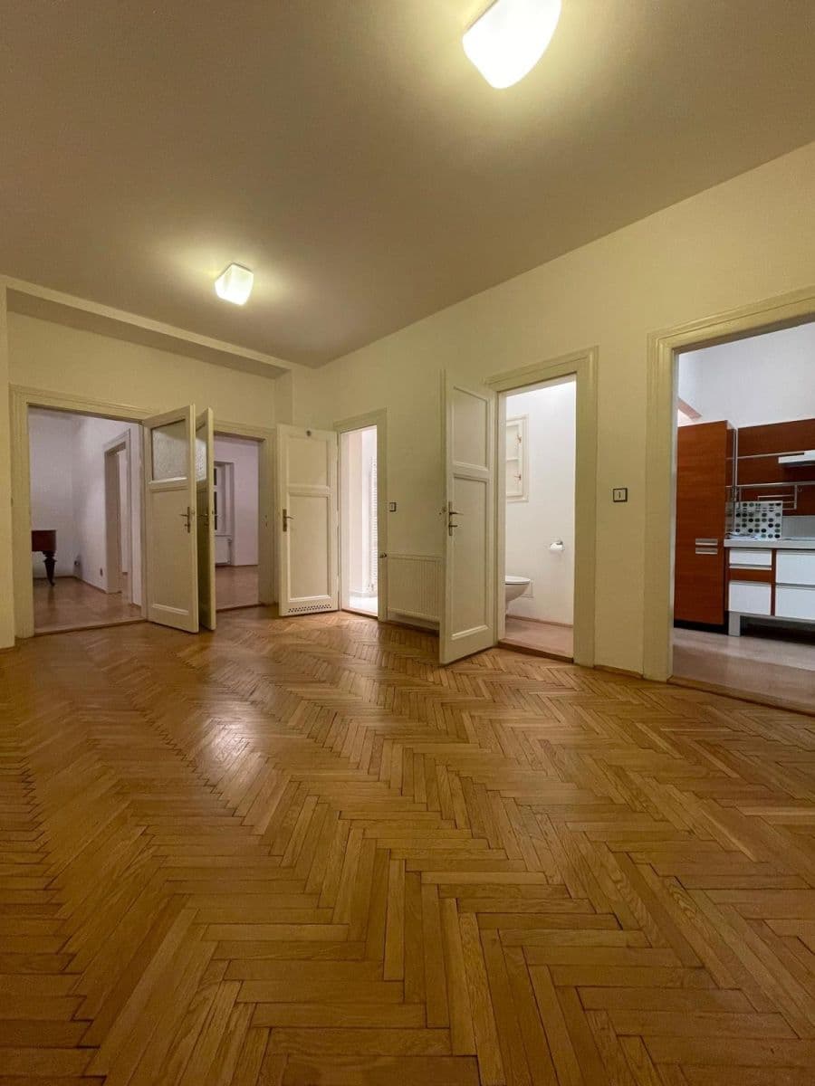 Pronájem bytu 3+1 110 m², Lucemburská, Praha, Praha Pronájem bytu 3+1 110 m², Lucemburská, Praha, Praha