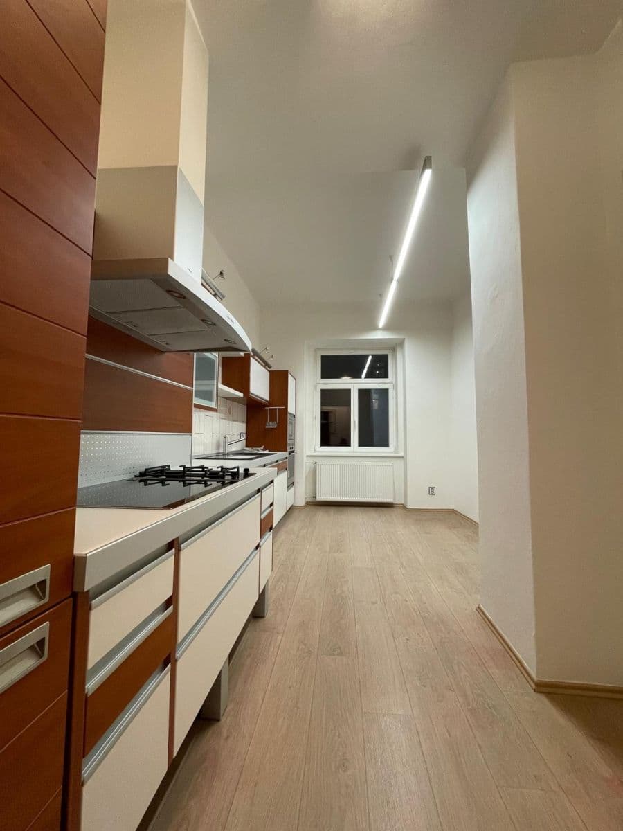 Pronájem bytu 3+1 110 m², Lucemburská, Praha, Praha Pronájem bytu 3+1 110 m², Lucemburská, Praha, Praha