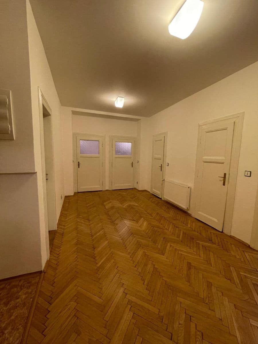 Pronájem bytu 3+1 110 m², Lucemburská, Praha, Praha Pronájem bytu 3+1 110 m², Lucemburská, Praha, Praha